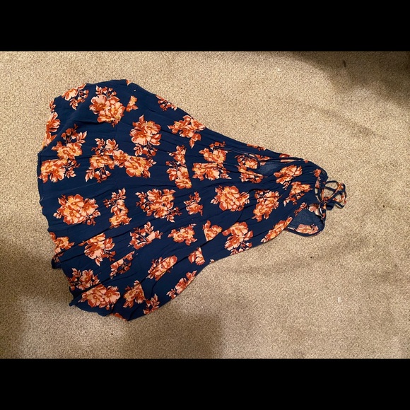 Dresses - Picture 6 of 7